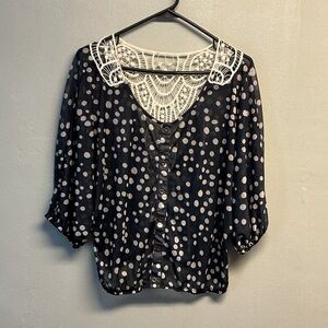 Beautiful Polka Dot Blouse with Lace Detail size large 0133